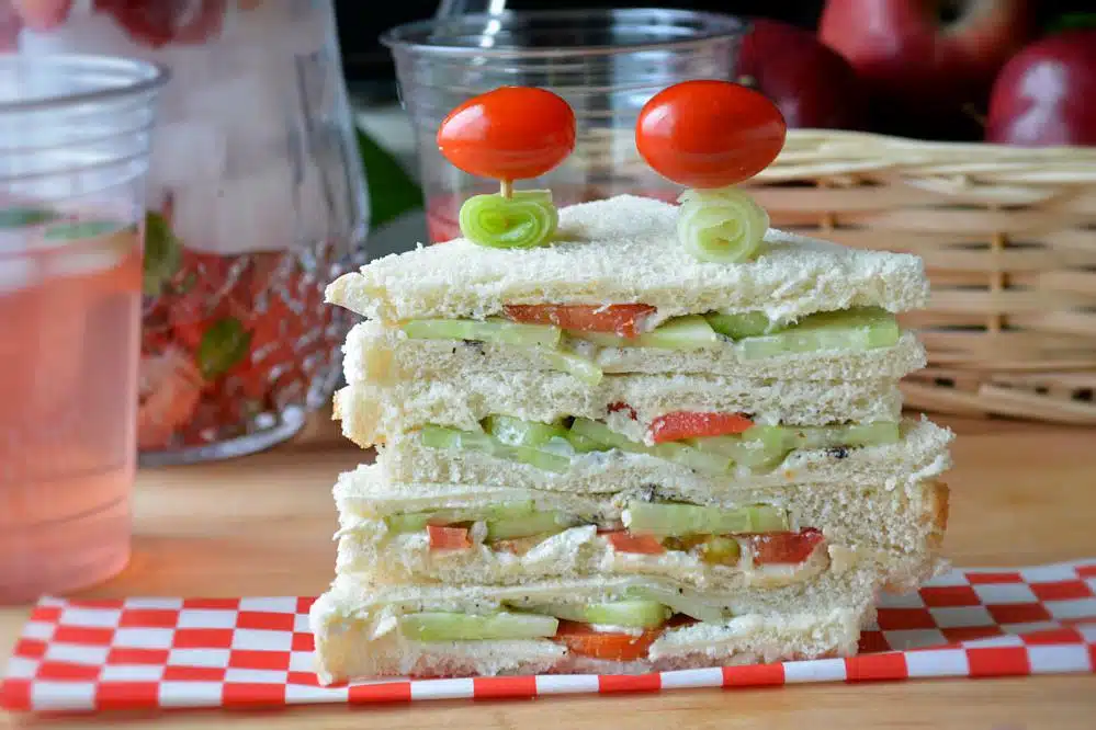 sandwich with egg mayo cucumber and tomato